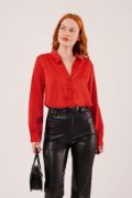 Saten Crop Model Kırmızı Gömlek resmi