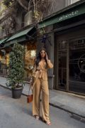 SATEN KRUVAZE BAĞLAMALI BLUZ- PANTOLON TAKIM - Bej resmi