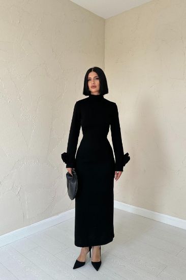 Siyah Kolları Güllü Triko Elbise resmi