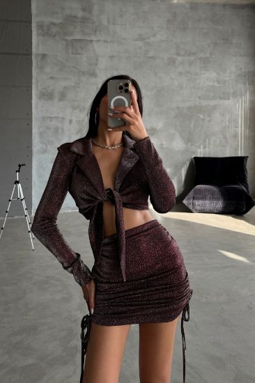 SİMLİ KUMAŞ BAĞLAMA DETAYLI CROP BLUZ -  KISA BÜZGÜ DETAYLI ETEK - Bordo resmi