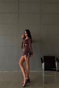 SİMLİ KUMAŞ BAĞLAMA DETAYLI CROP BLUZ -  KISA BÜZGÜ DETAYLI ETEK - Bordo resmi