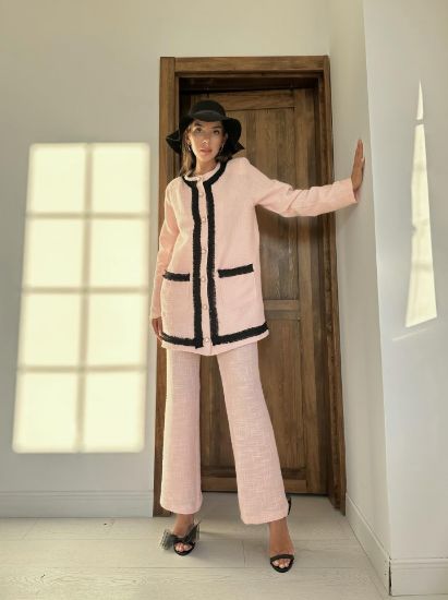 Pembe Siyah Şeritli Yakasız Ceket Ve Pantolon Takım resmi