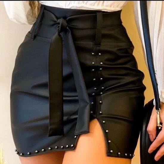 Kadın Kalın Kemerli Kuşaklı Bir Tarafı Taşlı Küçük Yırtmaçlı Deri Mini Etek resmi