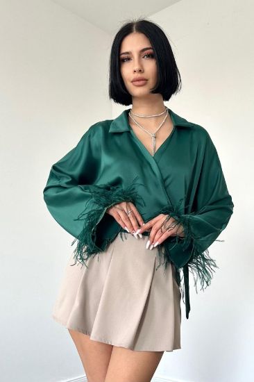 Zümrüt Kolları Tüylü Saten Crop resmi