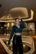 PULLU CROP KRUVAZE BLUZ - Zümrüt resmi