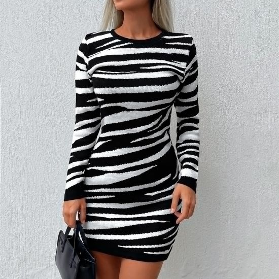 Kadın Uzun Kollu Siyah Beyaz Zebra Desen Triko Elbise resmi