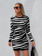 Kadın Uzun Kollu Siyah Beyaz Zebra Desen Triko Elbise resmi