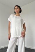 Beyaz T-Shirt Ve Pantolon Takım resmi