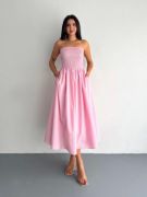 Straplez Pileli Elbise - Pembe resmi