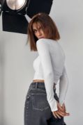 Kara Yaka Uzun Kollu Crop - Beyaz resmi