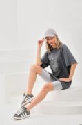 Unisex Taş Desenli Oversize T-Shirt - Füme resmi